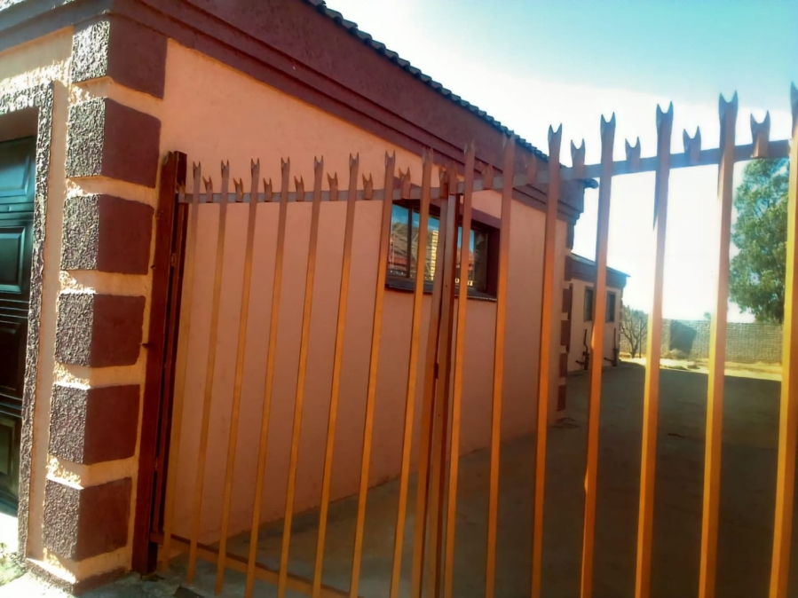 4 Bedroom Property for Sale in Bloemside 2 Free State